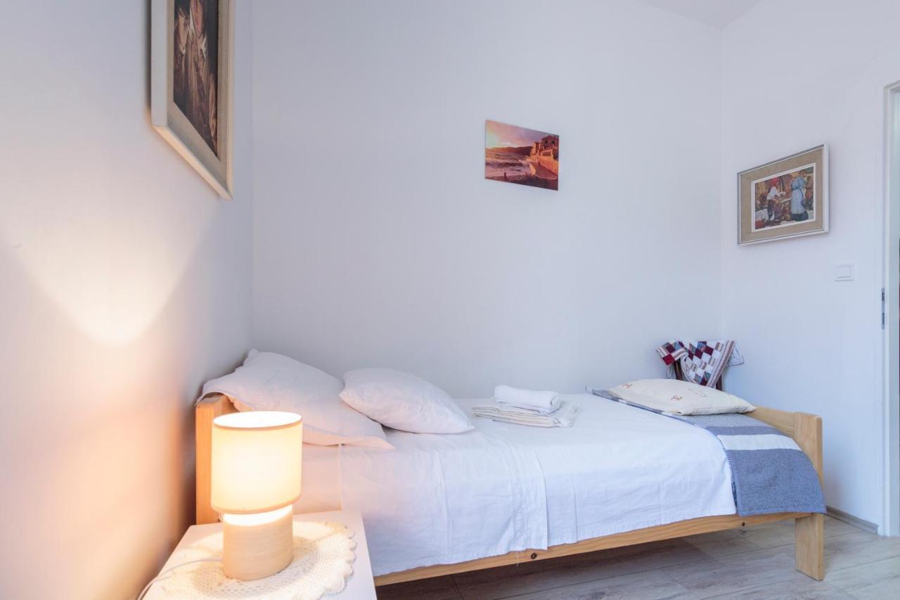 Apartment Esa Komiža Екстериор снимка